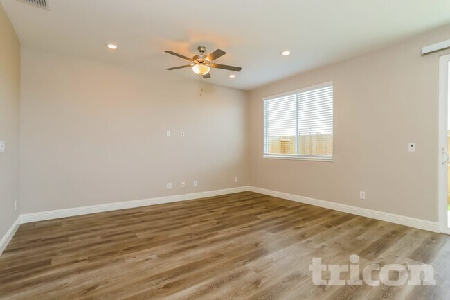 Building Photo - 2562 Gold Brk St