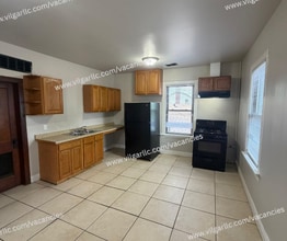 Building Photo - 461 Hayes St