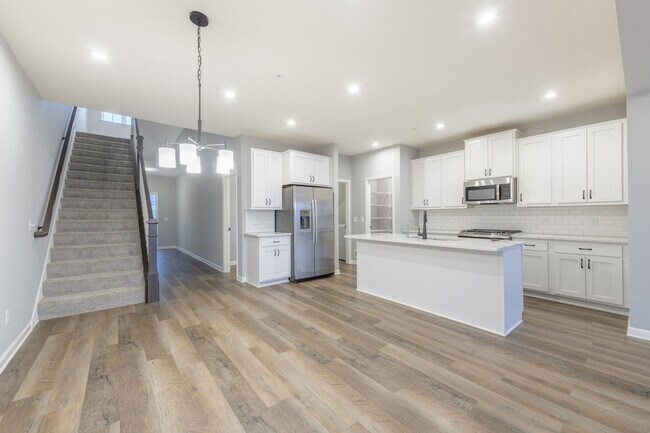 Building Photo - Awesome maple grove 5 bed 4 bath townhome!...