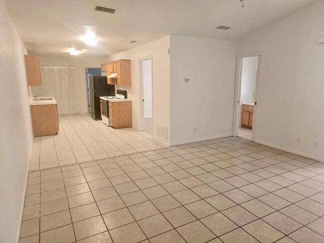 Building Photo - 1602 Van Zanten Dr