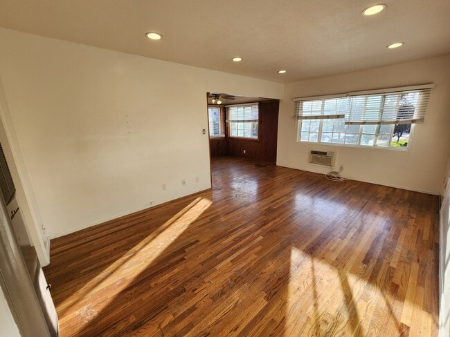 Building Photo - 14227 Moorpark St