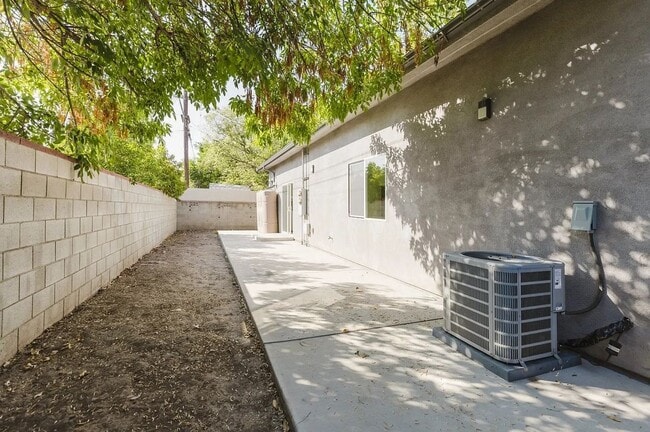 Building Photo - 9958 Marklein Ave