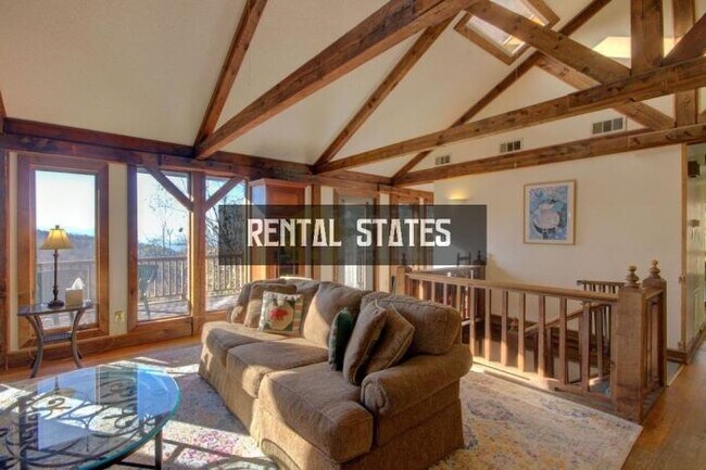 Foto del edificio - 4 bedroom in Asheville NC 28804
