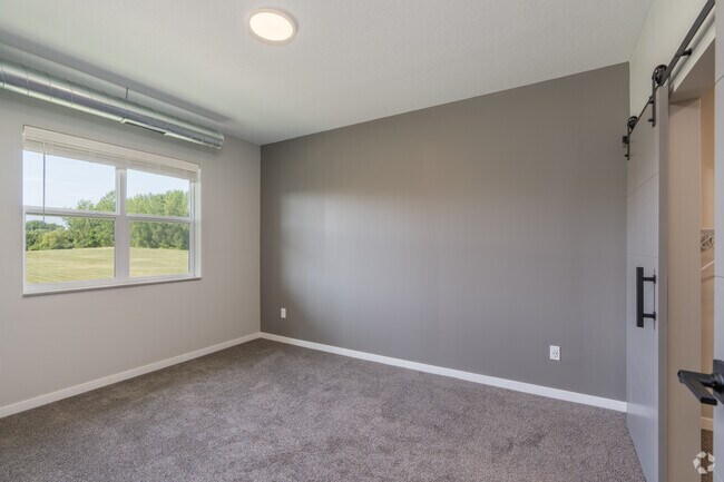 Swan First Bedroom - Songhill41- Rent Specials