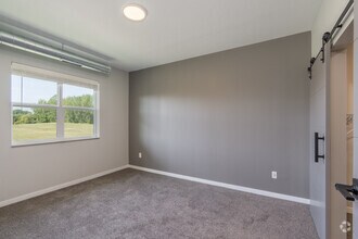 Swan First Bedroom - Songhill41- Rent Specials