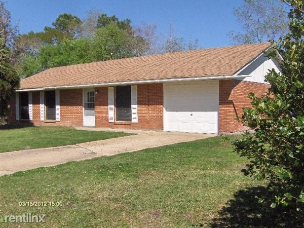 Building Photo - 7500 Madison Dr