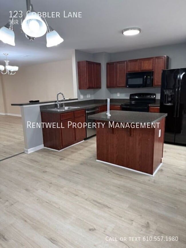 Building Photo - 123 Cobbler Ln