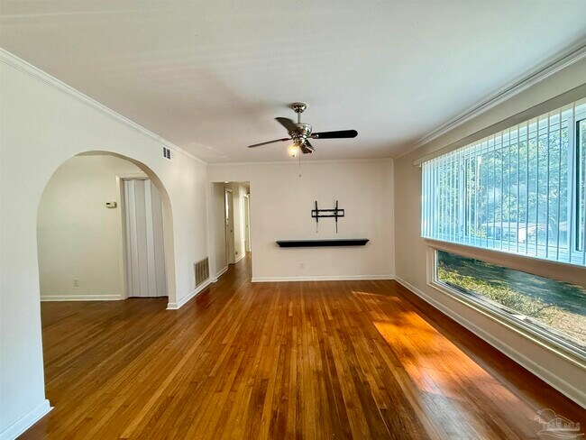 Foto del edificio - 5071 Springhill Dr
