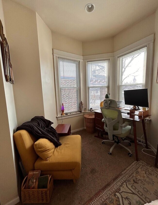 Foto del edificio - 2526 N Frederick Ave