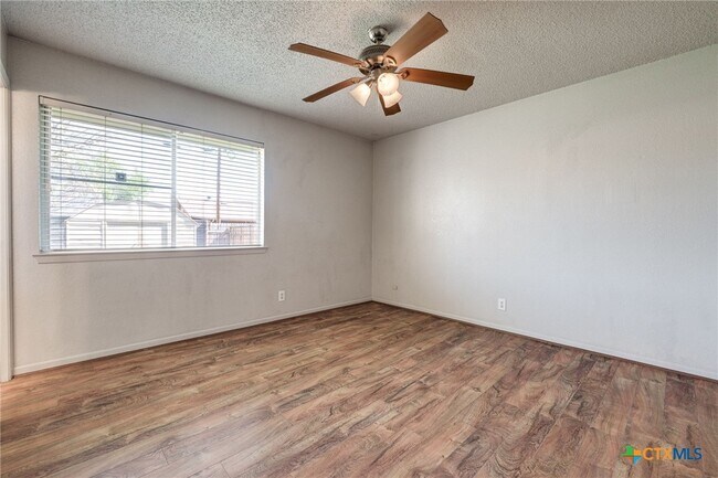 Building Photo - 1703 Kingman Rd