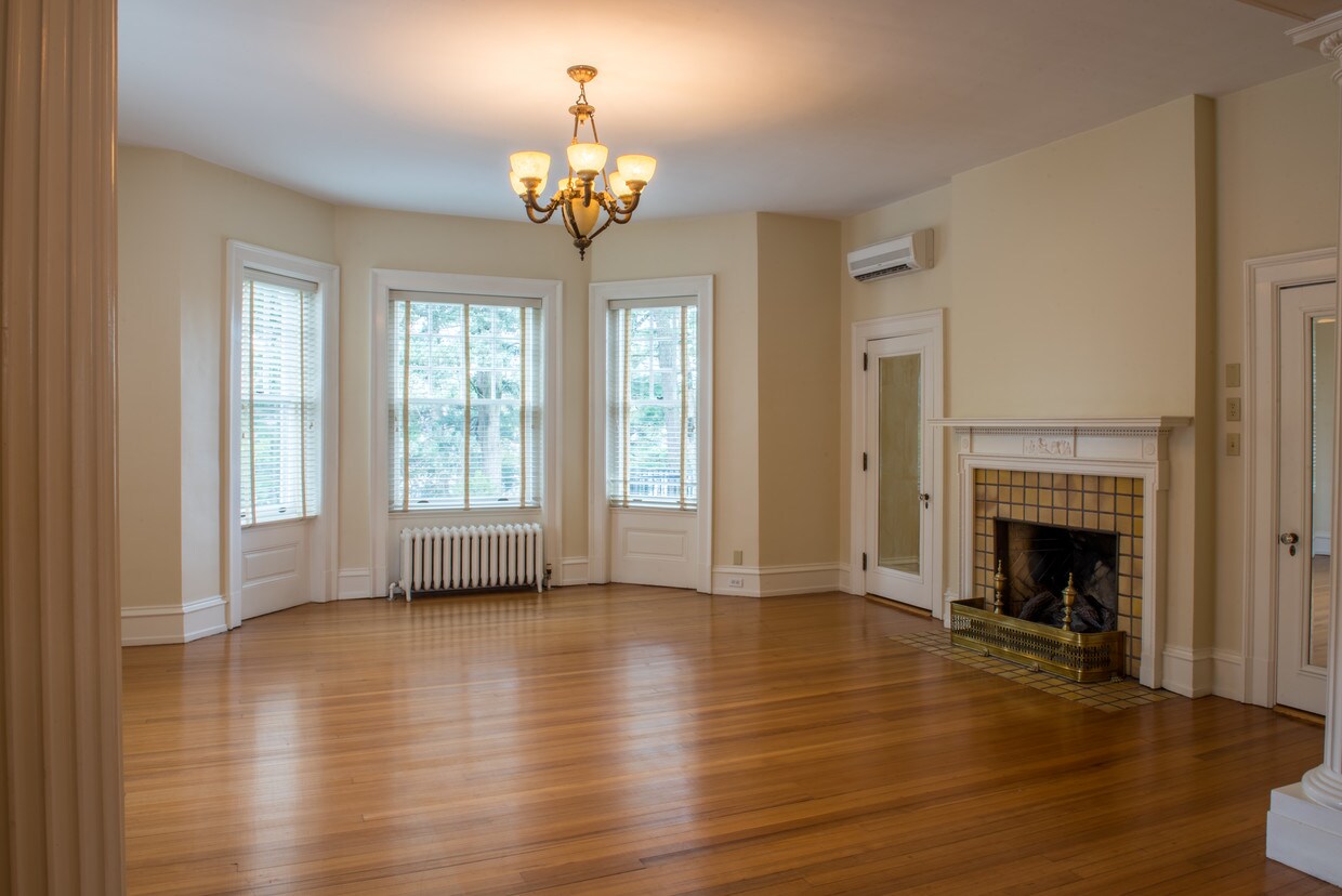 238 E Chocolate Ave, Hershey, PA 17033 Apartments in Hershey, PA