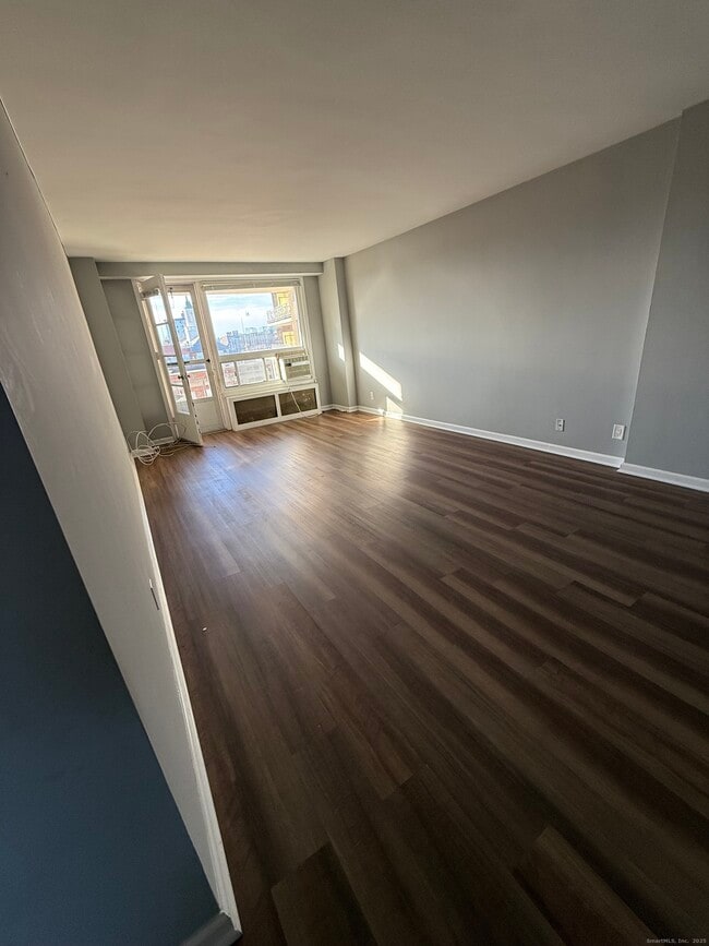 Foto del edificio - 71 Strawberry Hill Ave