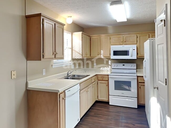 Building Photo - 196 Breakwater Dr