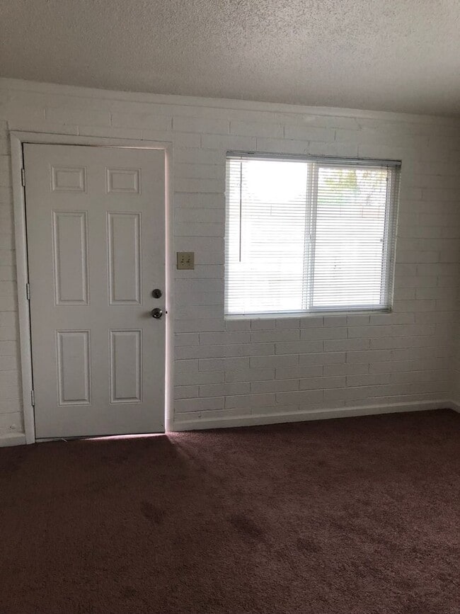 Building Photo - COMING SOON! Charming 2 Bed 1 Bath Apartme...