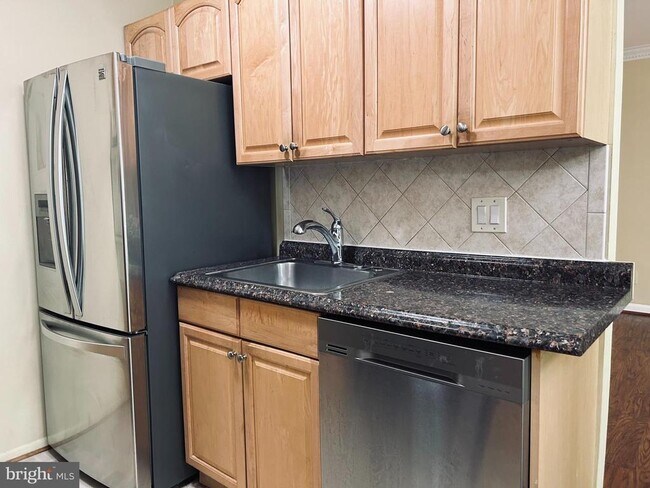Building Photo - 4945 Americana Dr