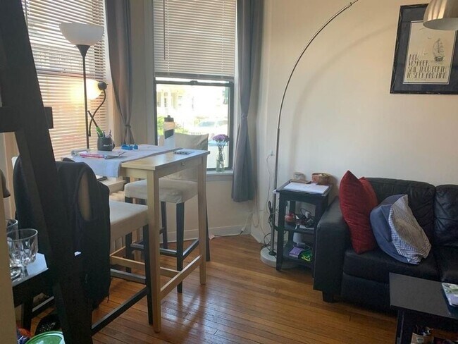Building Photo - 1 Bedroom