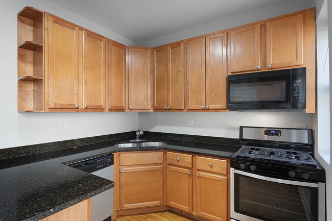 Foto del edificio - 7328 N Damen Ave