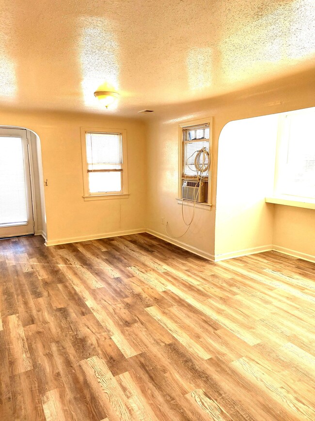 Building Photo - 820 23rd St