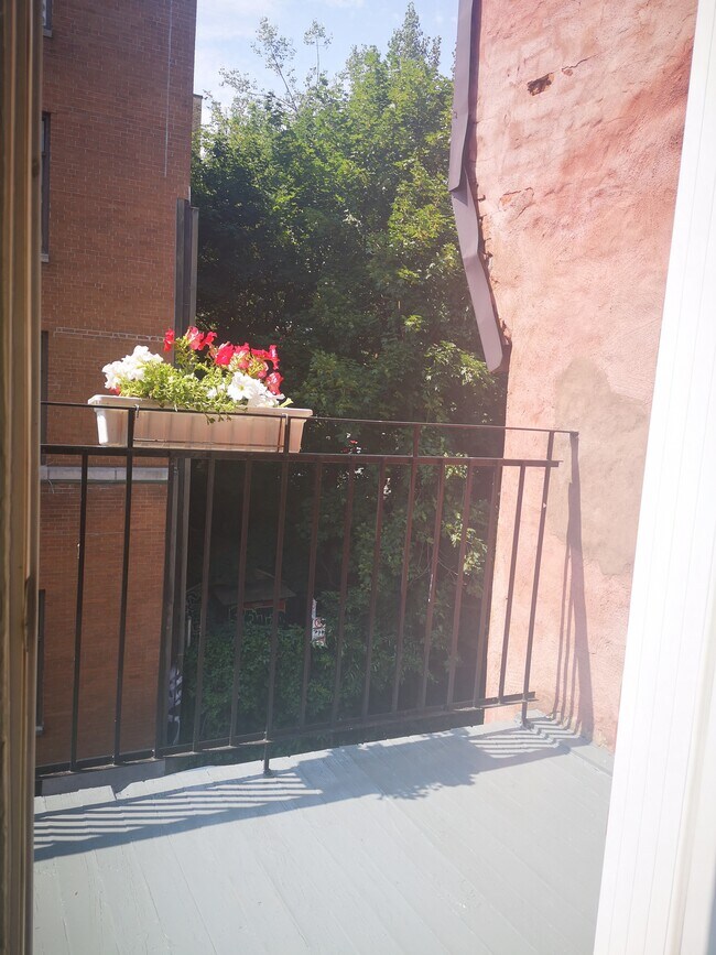 Photo du bâtiment - 989 Rue Saint-André