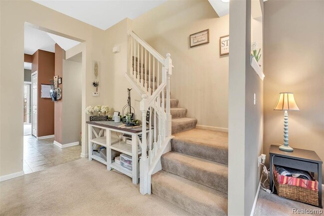 Building Photo - 2205 Knotty Pine Tr