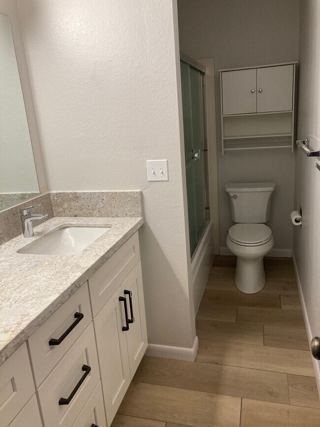 Bath - 2526 I St