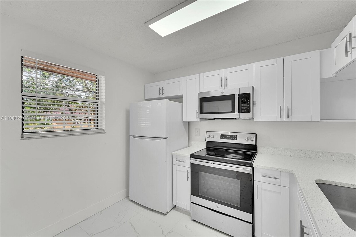 Foto principal - 737 NW 103rd Terrace