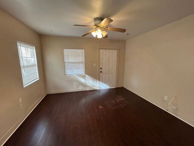 Foto del edificio - Charming 3 Bed/2 Bath in SW Bakersfield w/...