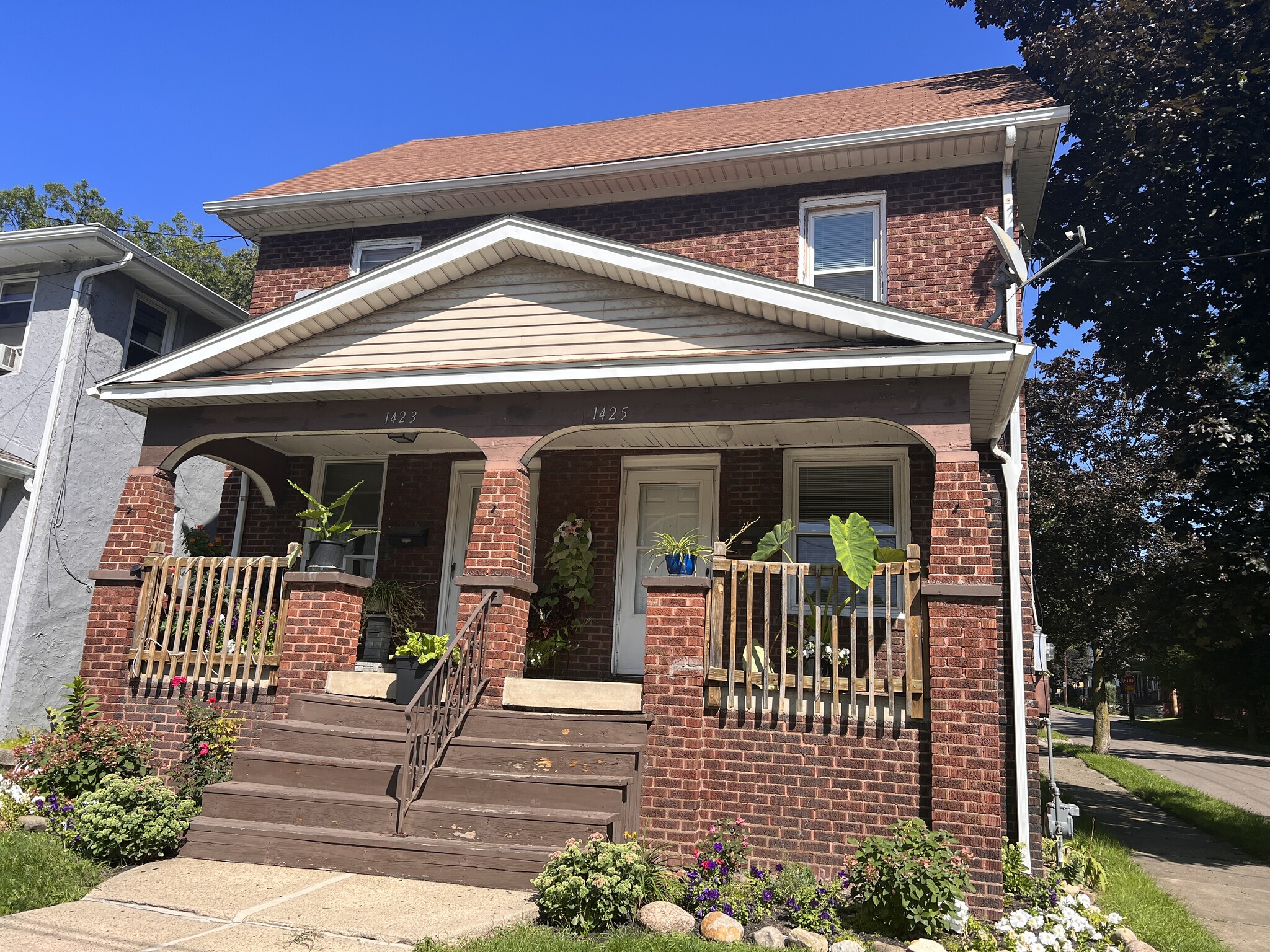 1423 Marcy St Akron, OH 44301 – photo 1