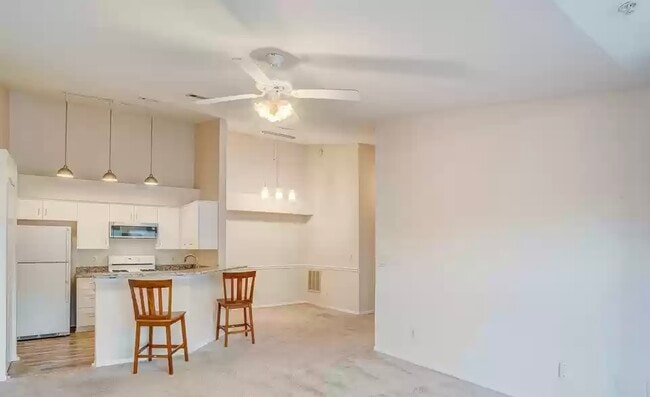 Foto del edificio - 13810 Sutton Park Dr N