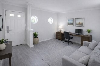 Building Photo - 928 Ferry Rd