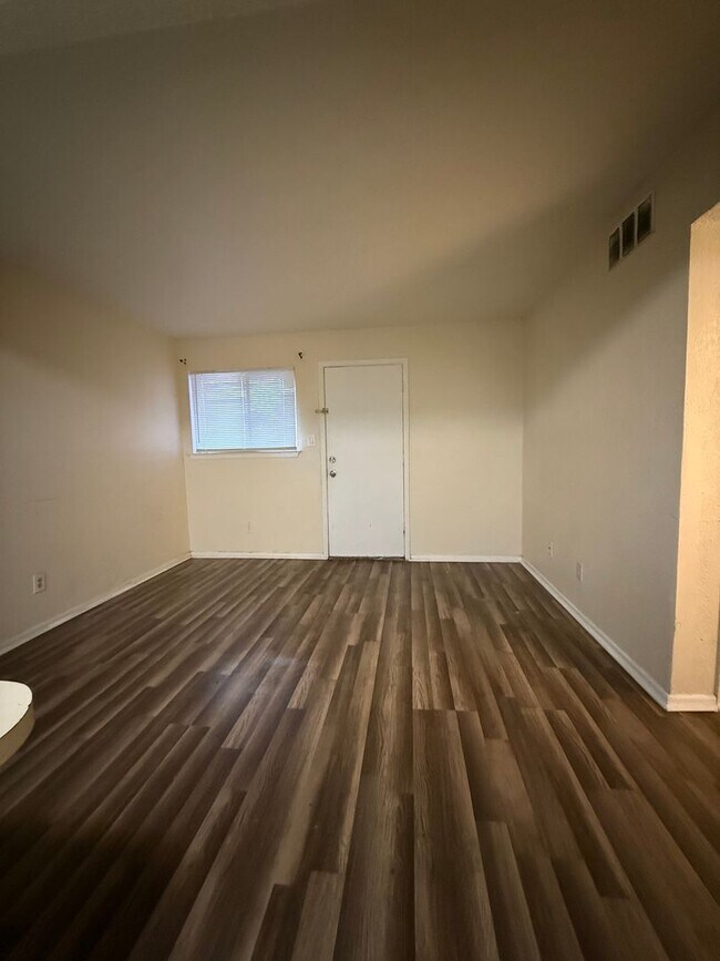 Foto del edificio - ALL UTILITIES INCLUDED in Cozy and Convenient 1 bedroom