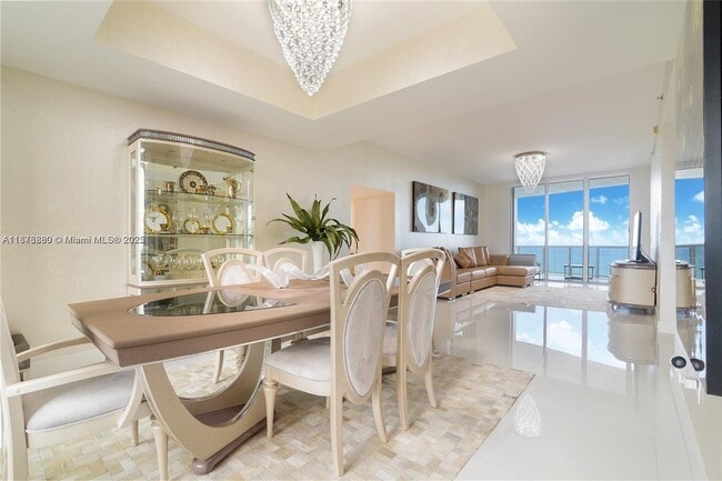 Foto del edificio - 15811 Collins Ave