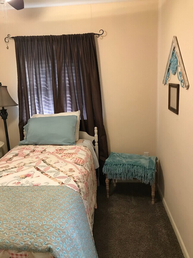 Foto del edificio - 912 Sherris Ln