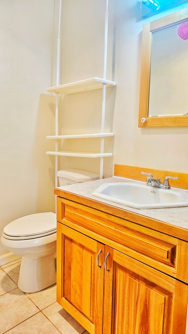 Foto del edificio - Charming 3-Bedroom 1.5 Bath Apt in Prime B...