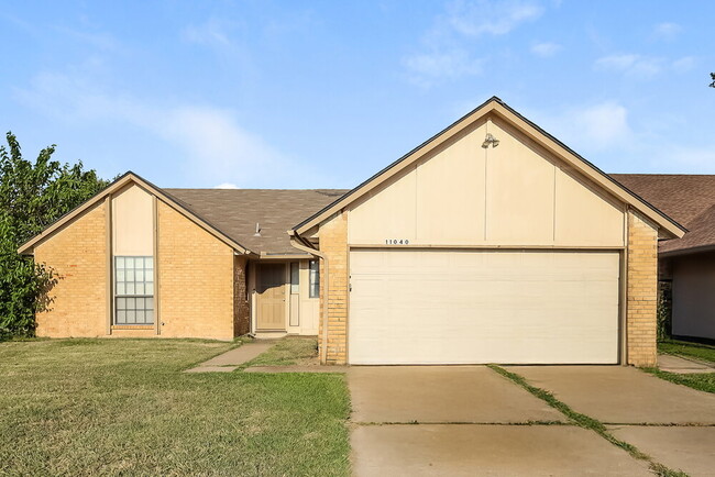 Building Photo - 11040 N Eagle Ln