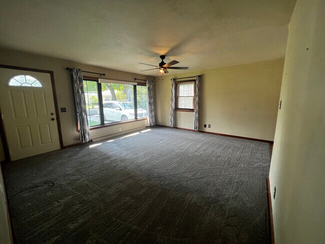 Foto del edificio - 1160 W Stover St