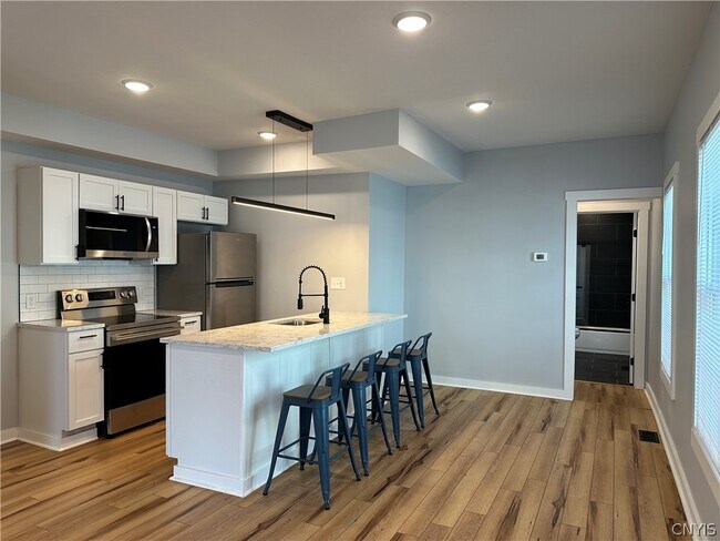 Building Photo - 128 Caroline Ave