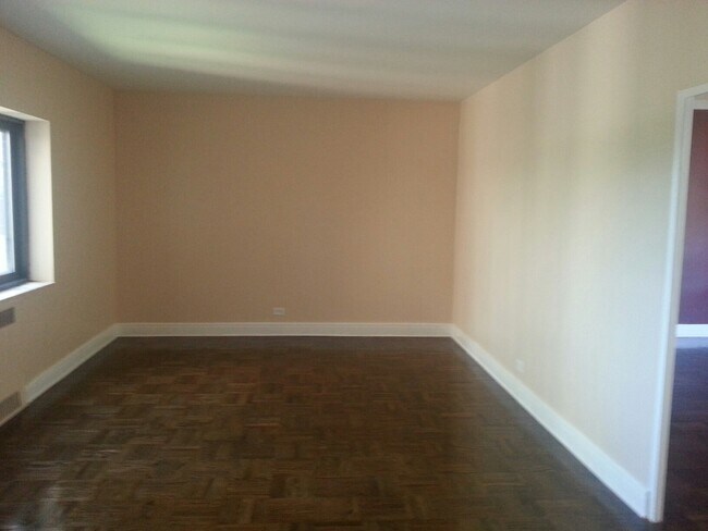 Foto del edificio - 5056 N Marine Dr