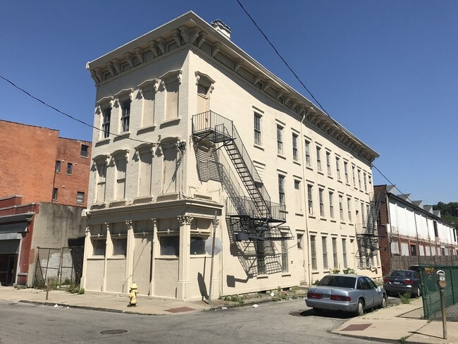 Building Photo - 118-120 Findlay Street