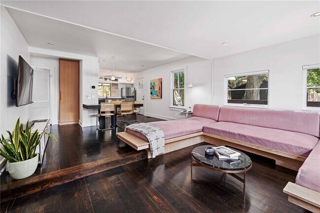 Foto del edificio - 503 E Live Oak St