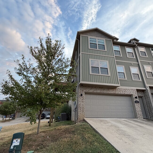 Photo - 2787 W Blackstone Crossing (Fayetteville, AR) Townhome