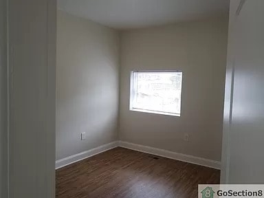 Building Photo - Stunning 3 Bedrooms