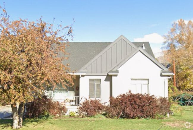 Building Photo - 67 E 400 N