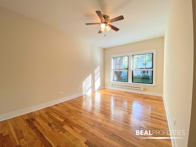 Foto del edificio - 1031 Dempster St