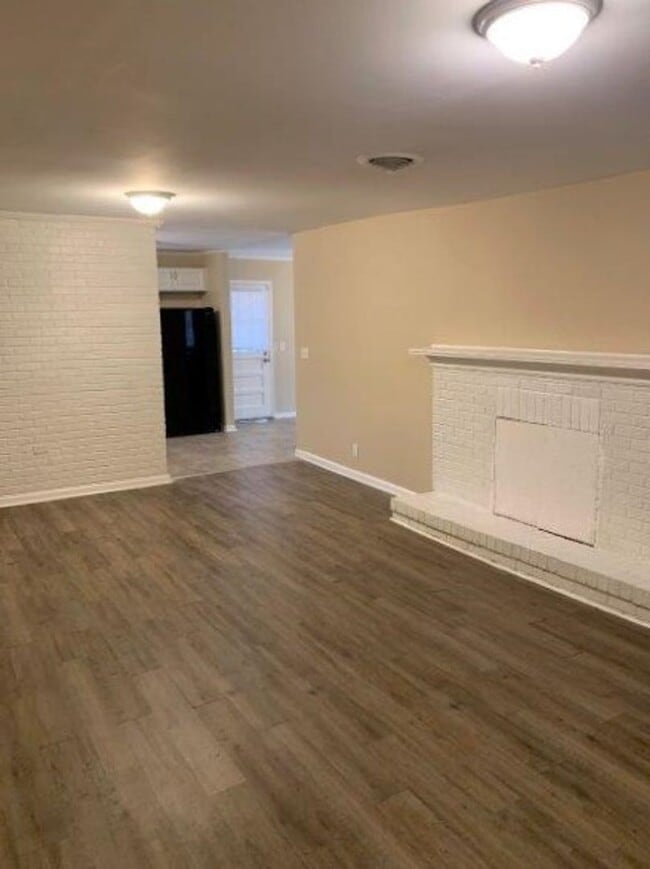 Building Photo - BELOW MARKET RENT!