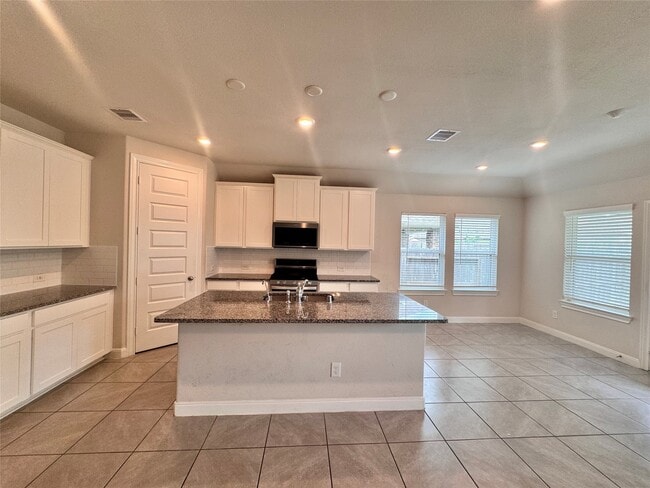 Building Photo - 8902 Jasper Lake Dr
