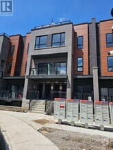 Building Photo - 18-18 Lytham Grn Cir
