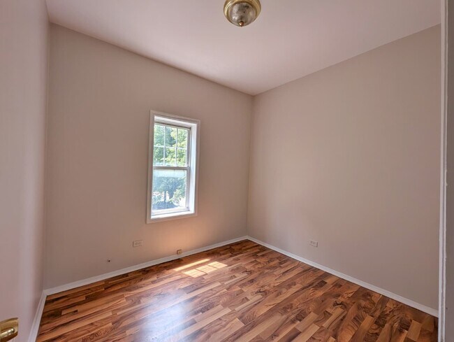 Foto del edificio - 1825 N Kedzie Ave