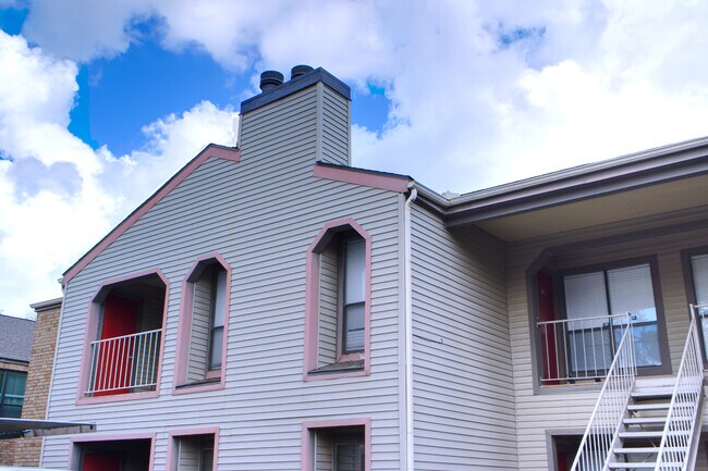 Ground view of the Condo. - 2025 Augusta Dr