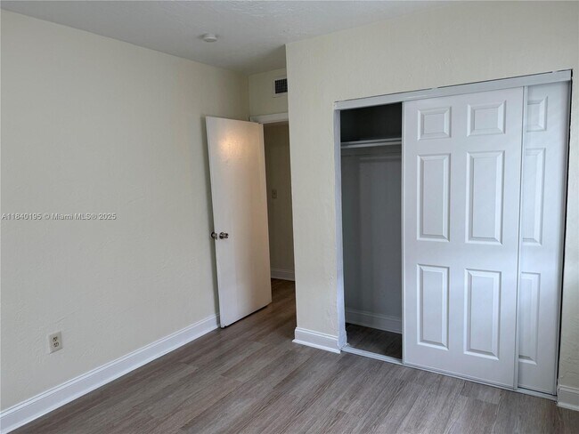 Foto del edificio - 4725 NW 33rd Ave